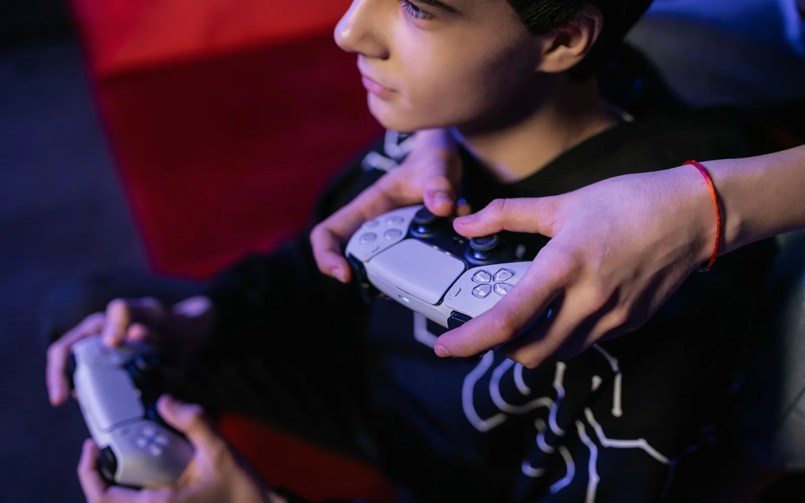 Two gamers holding PlayStation controllers while playing together – PsnUser.com guide